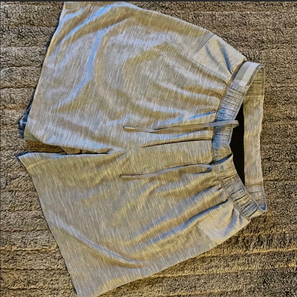 Lululemon men’s size S grey shorts